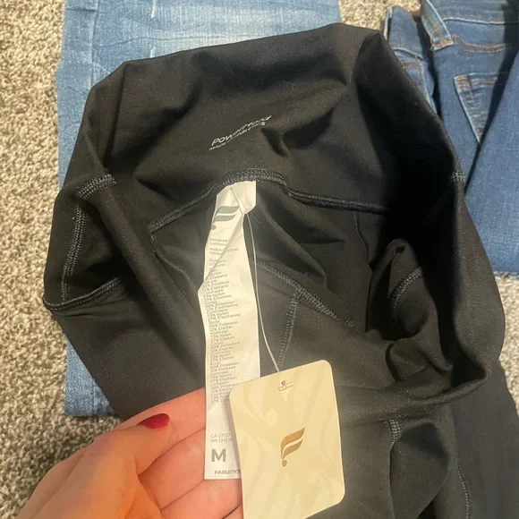 Fabletics - Picture 2 of 2